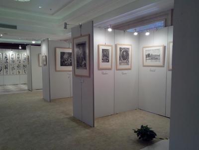 務(wù)美出租 上海地區(qū)專業(yè)畫(huà)展掛作品展示板墻架與舞臺(tái)搭建一體化服務(wù)